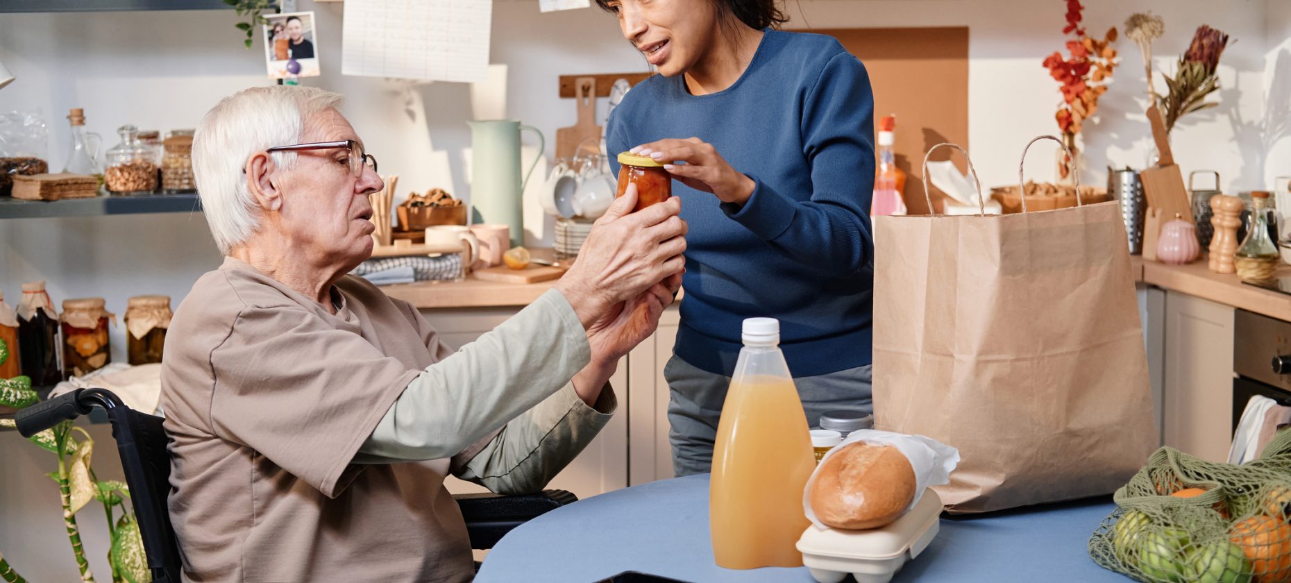 L’aide à domicile de l’assistance KERIALIS : un soutien au quotidien