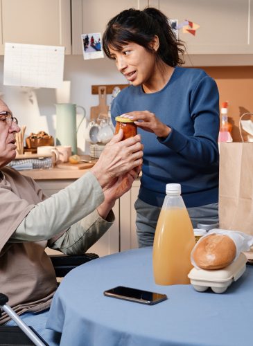 L’aide à domicile de l’assistance KERIALIS : un soutien au quotidien