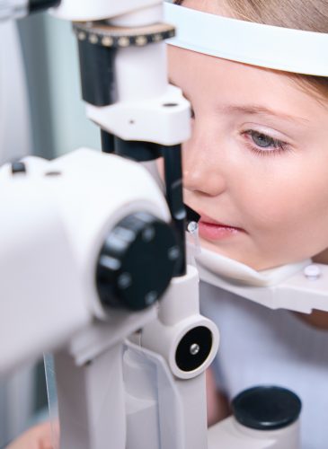 Comment accompagner votre enfant à porter ses premières lunettes ?