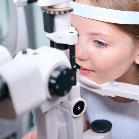 Comment accompagner votre enfant à porter ses premières lunettes ?
