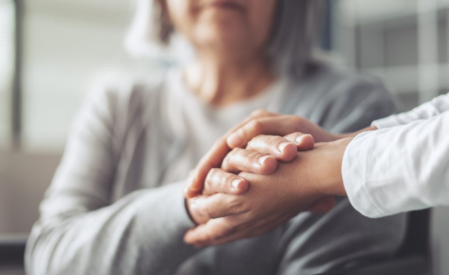 Être aidant, être aidé : KERIALIS vous propose un guide structuré pour mieux comprendre