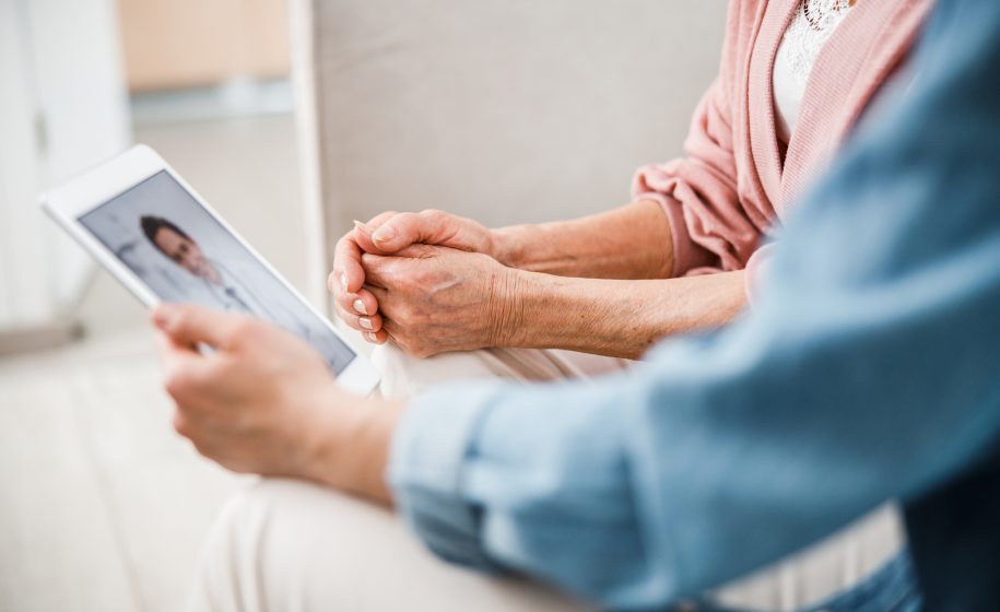 La téléconsultation pour les seniors, un service en plus !